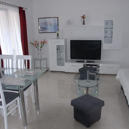 Villa Natalie Omis Exterior photo