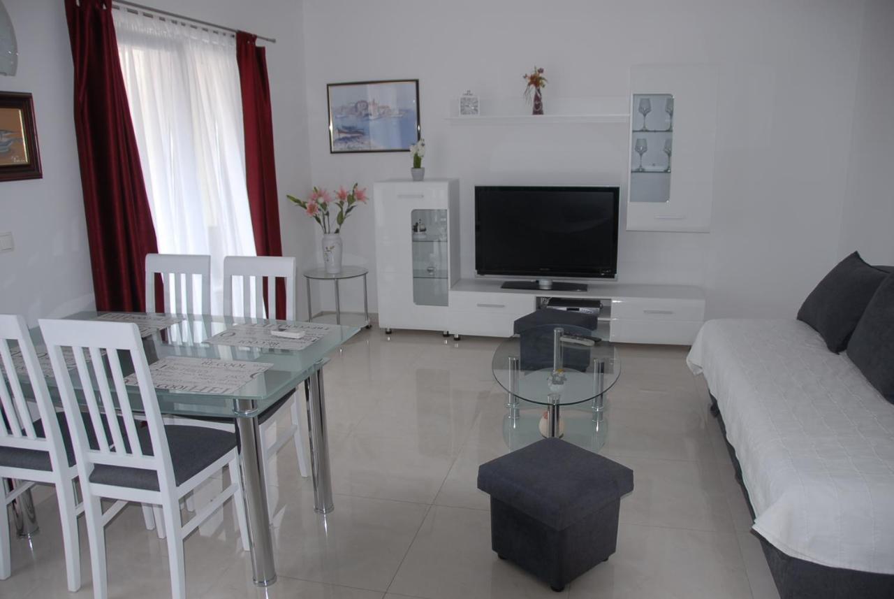 Villa Natalie Omis Exterior photo